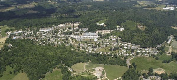 La cit&eacute; de Clairvivre se d&eacute;voile depuis le ciel